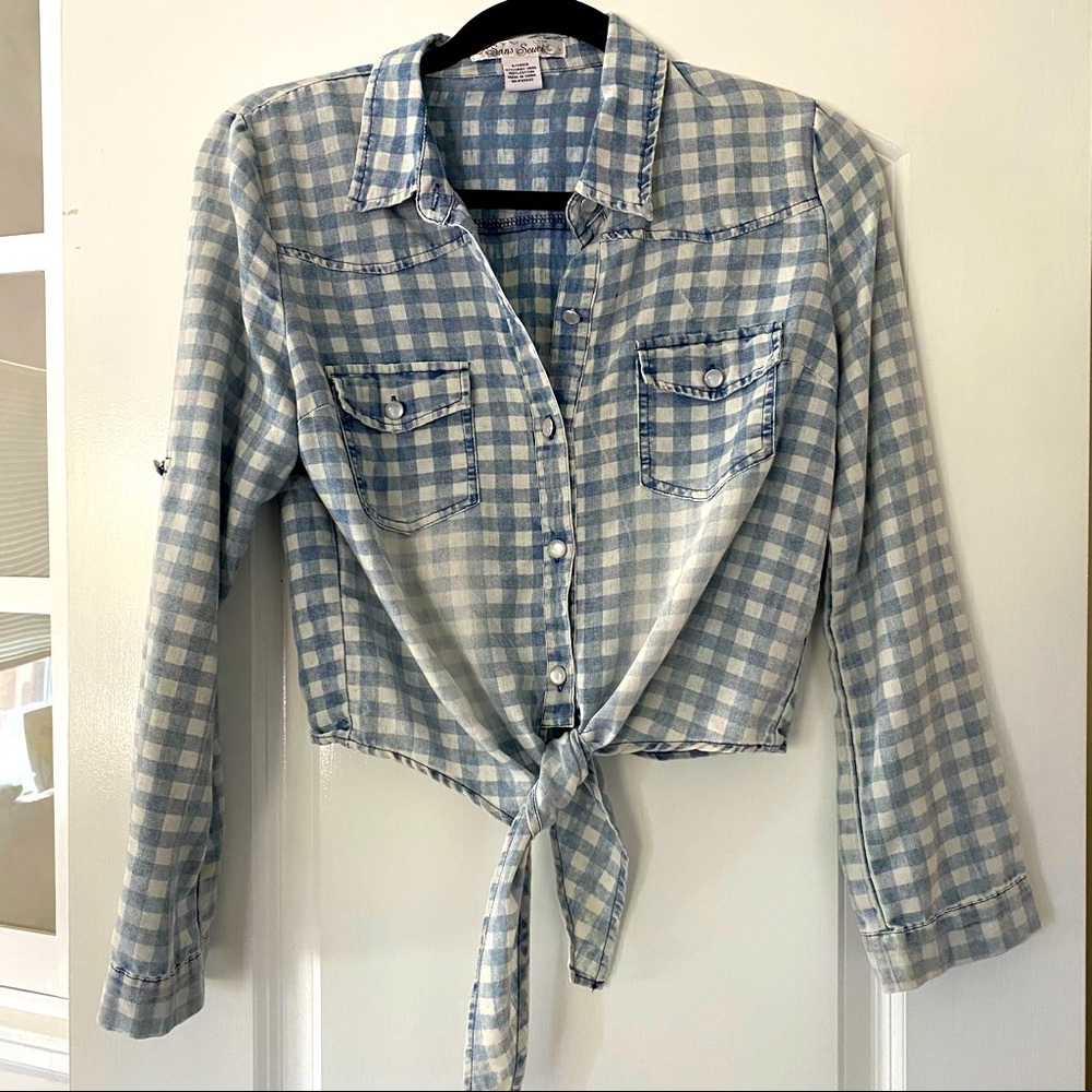 Adorable tie crop pearl button down